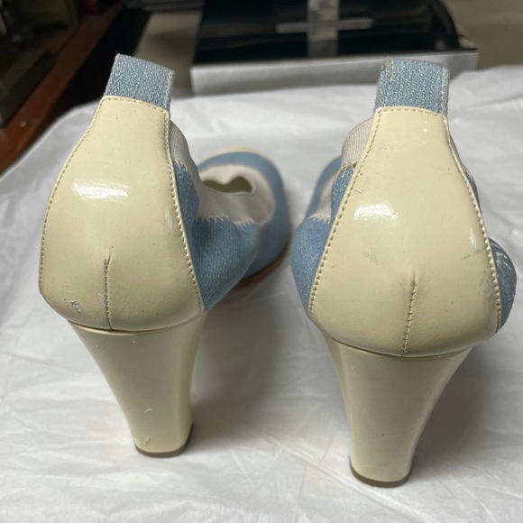 Vintage Chanel Two Tone Pumps - Picture 4 of 8